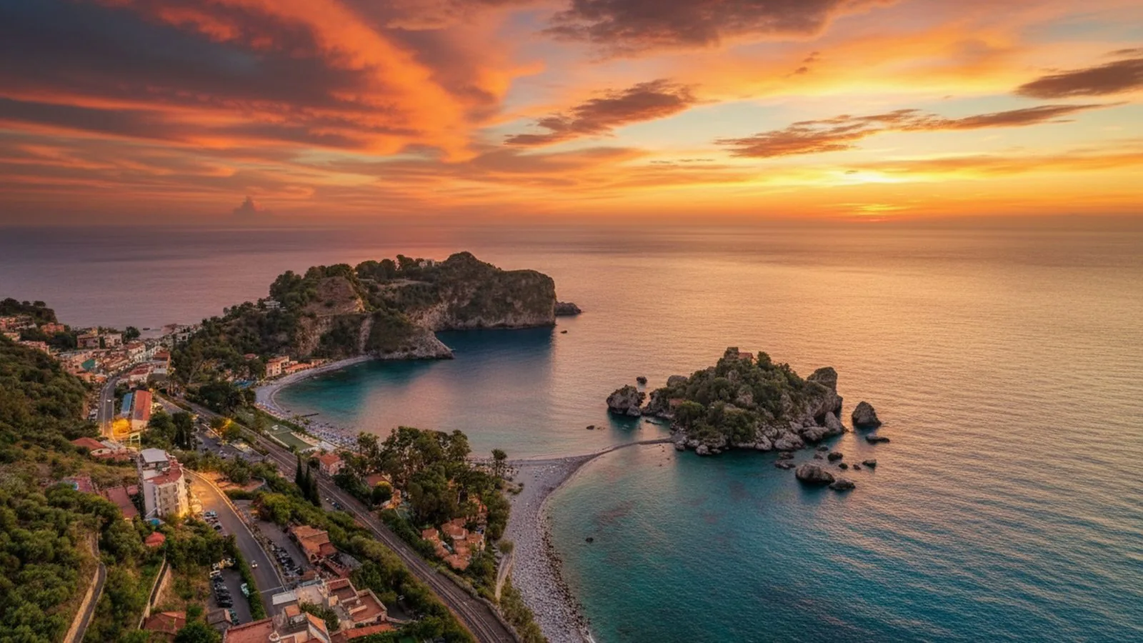 Isola Bella al tramonto, collegata alla costa da una sottile lingua di ghiaia